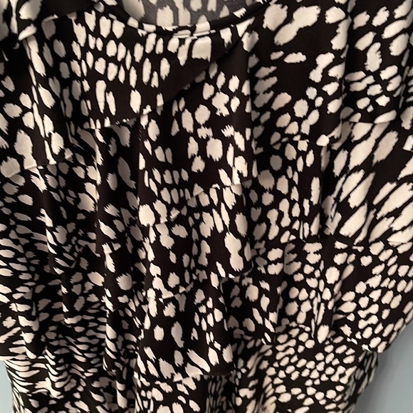 Black and white summer blouse. Size XL suitable for casual or the office. - Picture 3 of 5